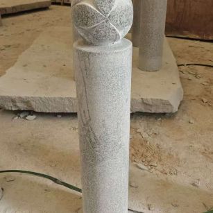 庆阳 芝麻白花岗岩石材挡车石柱、停车柱、圆柱挡车柱、方柱挡车柱等