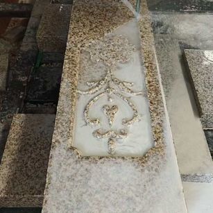 庆阳 黄金麻花岗岩异形加工雕刻栏杆大柱