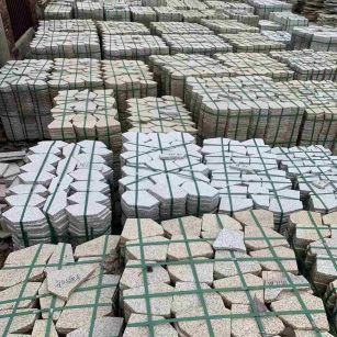 庆阳 黄金麻白麻花岗岩荔枝面地铺石(冰裂纹)