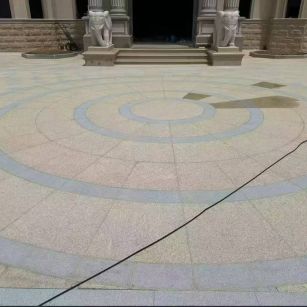 庆阳 黄金麻芝麻灰花岗岩石材地铺拼接效果