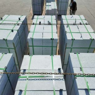 庆阳 芝麻白花岗岩5公分地铺石 花岗岩厂家工厂装车日常