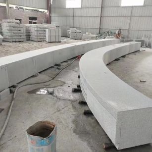 庆阳芝麻白花岗岩石板材 园林光面弧形坐凳