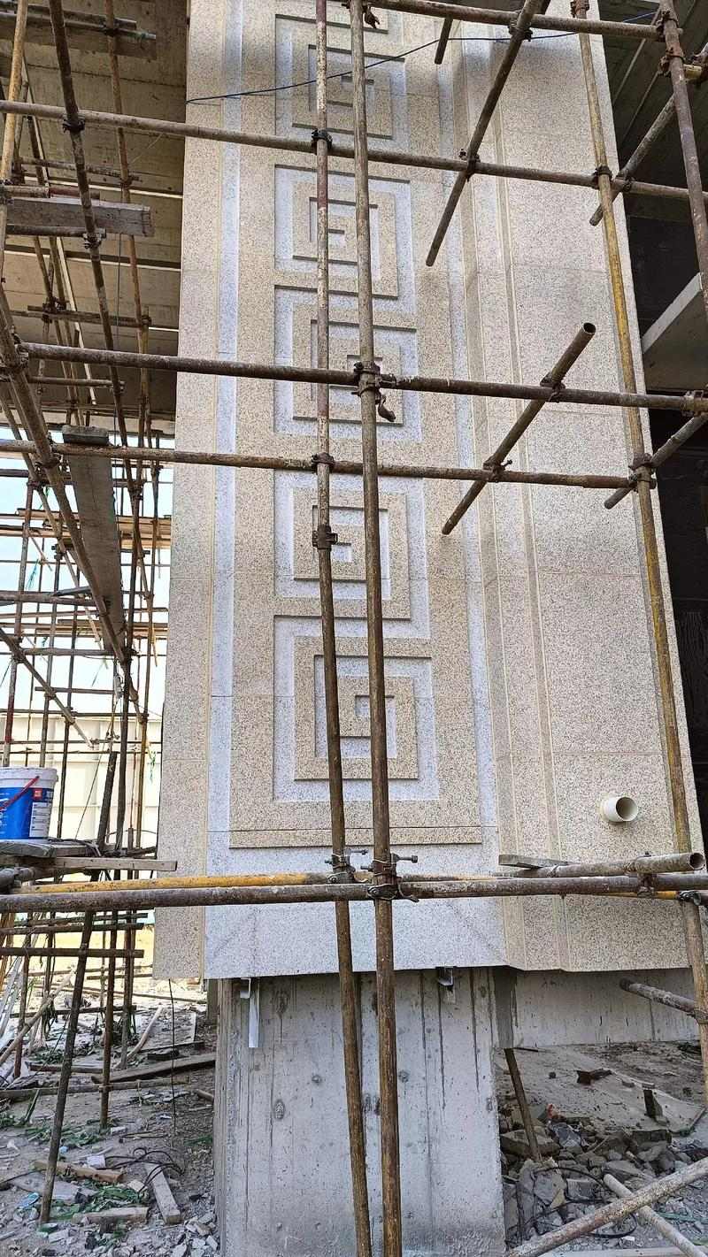 庆阳 黄金麻花岗岩别墅外墙干挂回纹造型效果