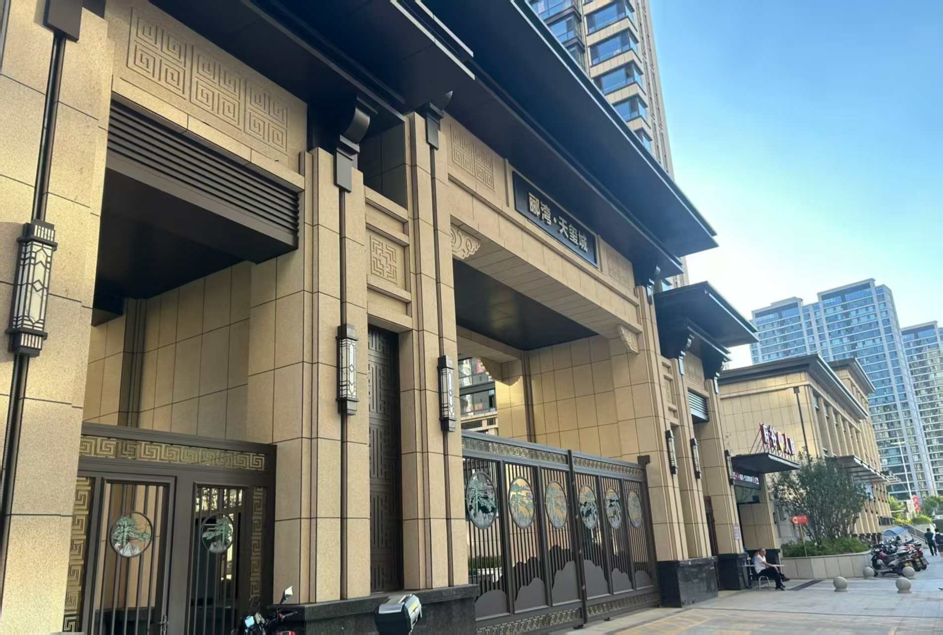 庆阳 黄金麻花岗岩荔枝面小区门楼外墙干挂