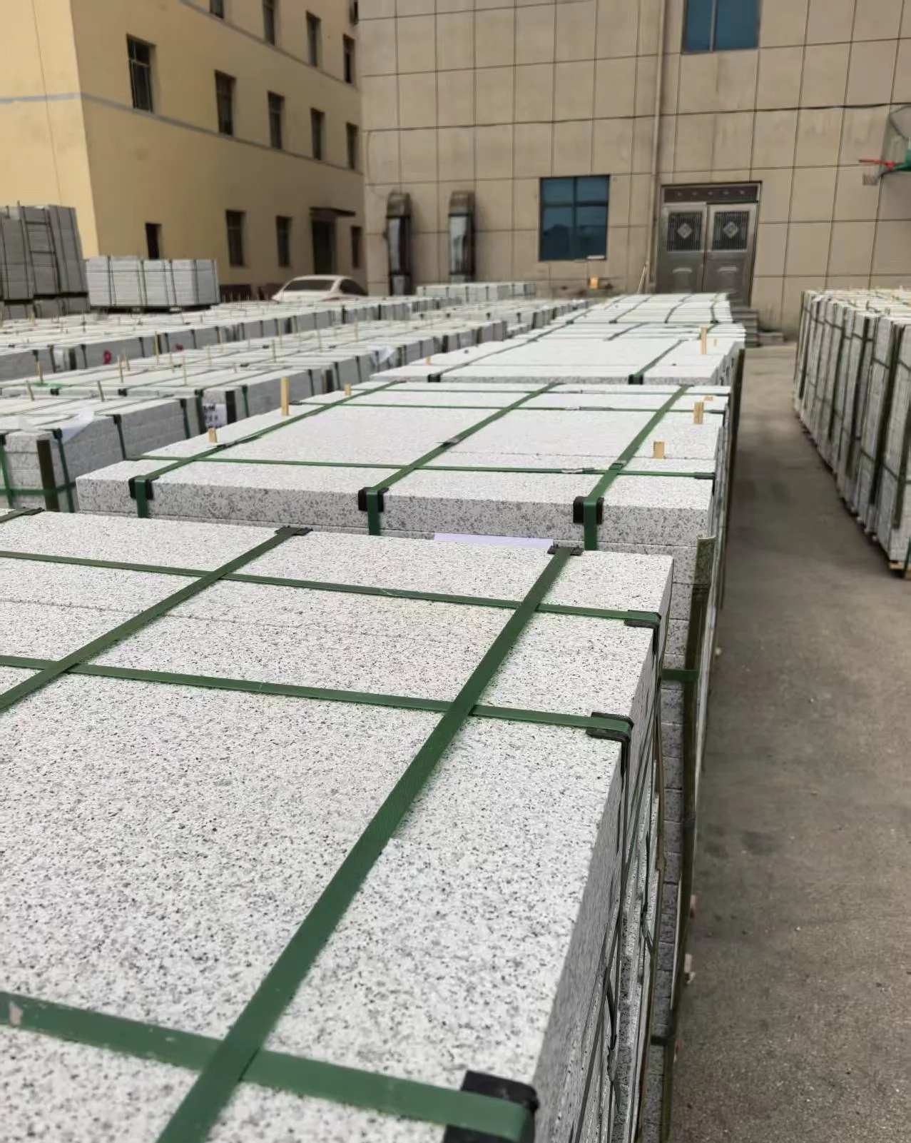 庆阳 白麻花岗岩5.0公分荔枝面地铺石