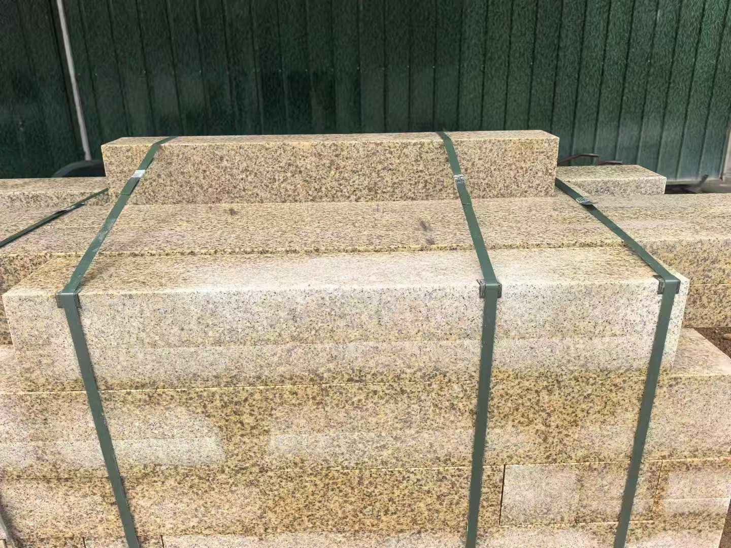 庆阳 黄金麻花岗岩石材机切面栏杆料半成品