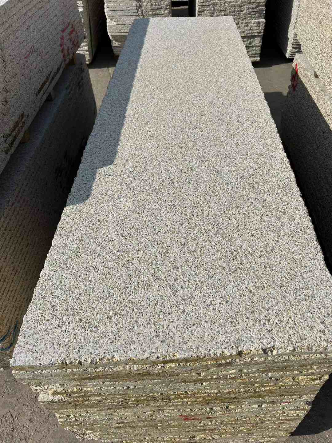 庆阳 黄金麻花岗岩荔枝面毛板，半成品