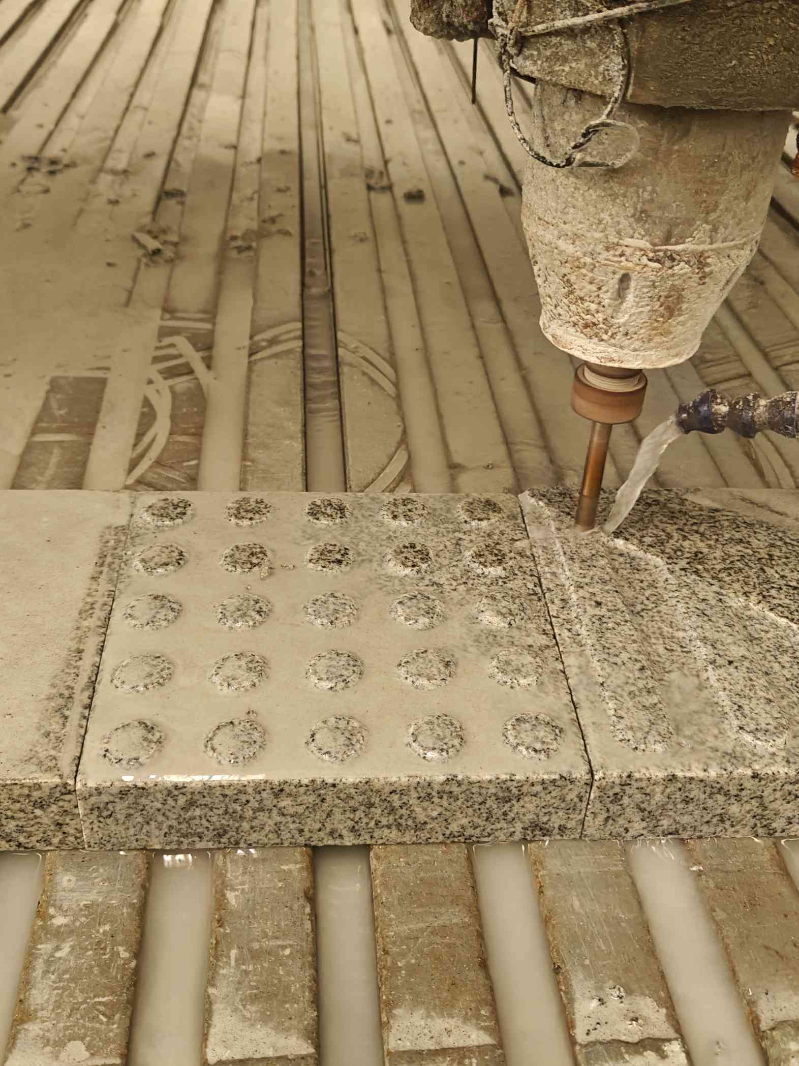 庆阳 芝麻白花岗岩石材盲人石、盲道石、盲点石