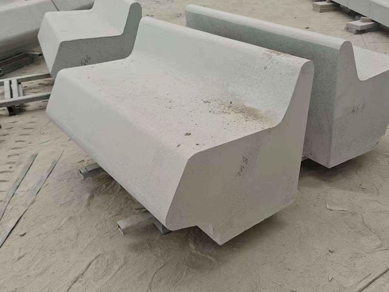 庆阳 芝麻白花岗岩异形坐凳，石凳