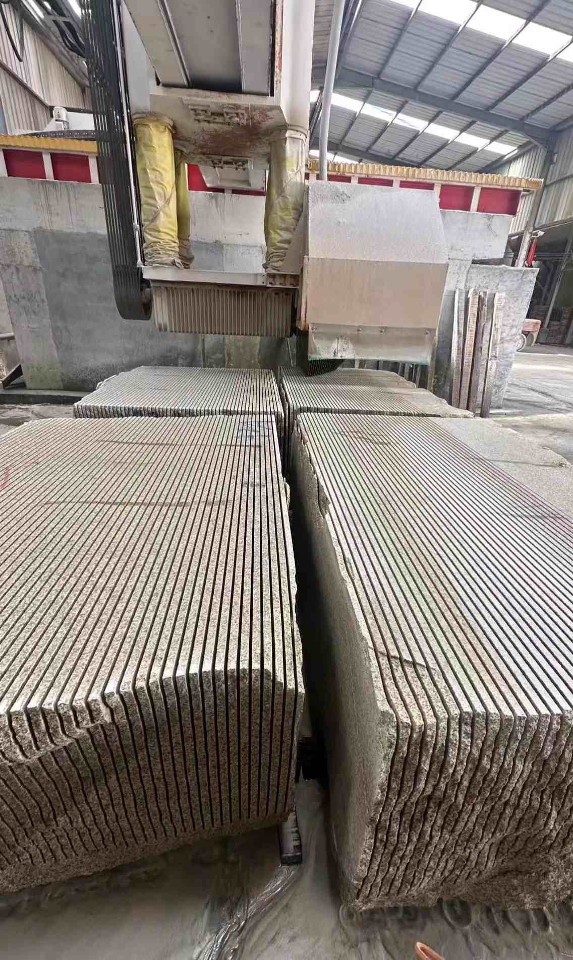 庆阳 车间生产日常，黄金麻白麻花岗岩