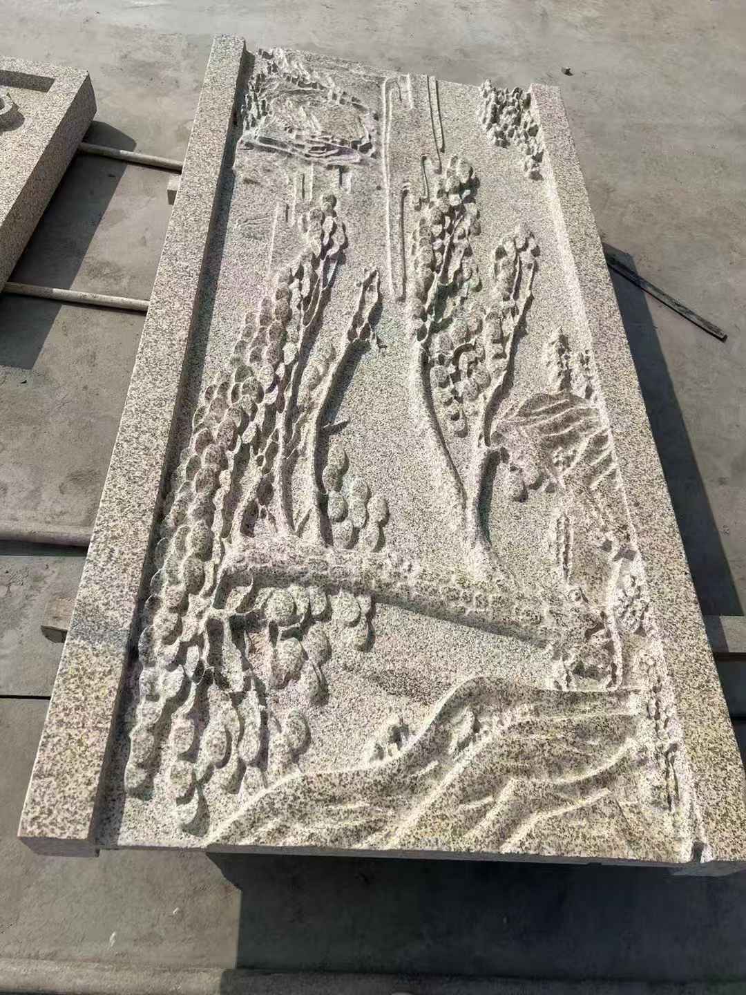 庆阳 黄金麻雕刻板浮雕迎客松