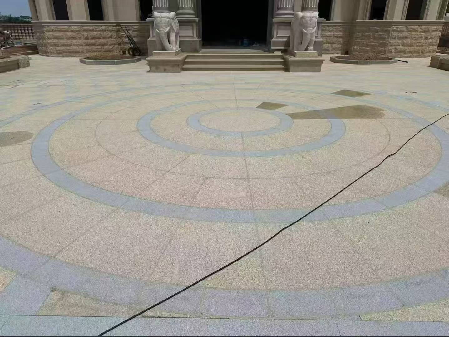 庆阳 黄金麻芝麻灰花岗岩石材地铺拼接效果