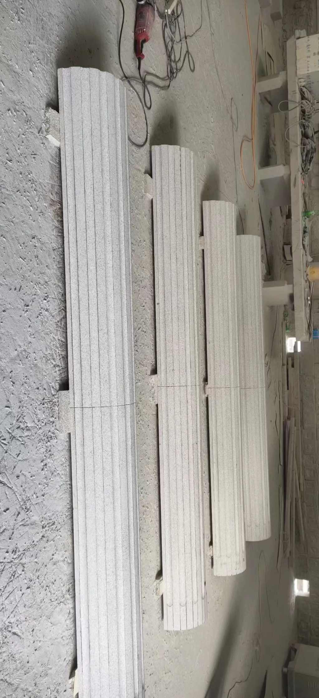 庆阳 花岗岩厂家带你看白麻花岗岩门楼大柱柱皮