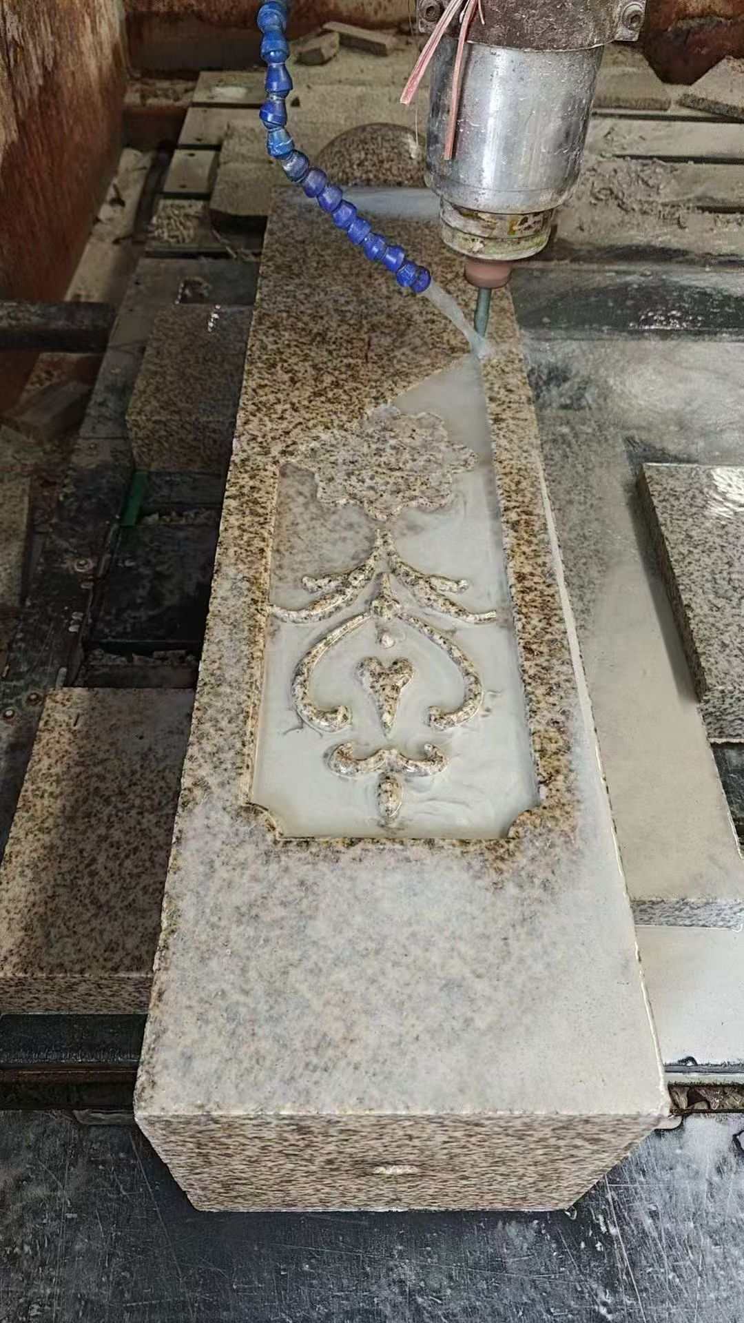 庆阳 黄金麻花岗岩异形加工雕刻栏杆大柱